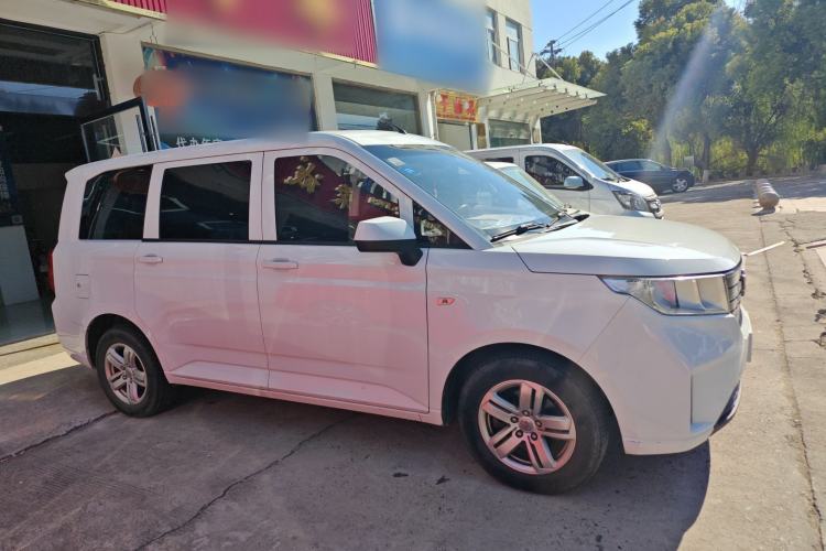 Used Wuling Hongguang PLUS 2019 1.5T Manual Comfort Version 7 Seats Exterior 2