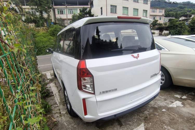 Used Wuling Hongguang PLUS 2019 1.5T Manual Luxury 7-Seater Exterior 3