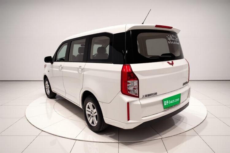Used Wuling Hongguang PLUS 2019 1.5T Manual Luxury 7-Seater Exterior 3