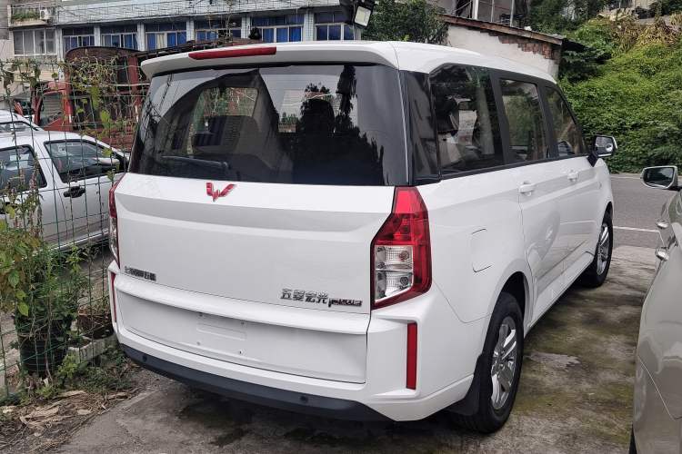 Used Wuling Hongguang PLUS 2019 1.5T Manual Luxury 7-Seater Exterior 4