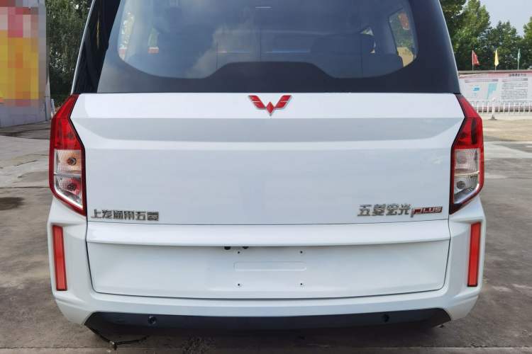 Used Wuling Hongguang PLUS 2019 1.5T Manual Comfort Version 7 Seats Exterior 4
