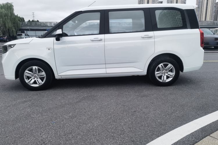 Used Wuling Hongguang PLUS 2019 1.5T Manual Luxury 7-Seater Exterior 4