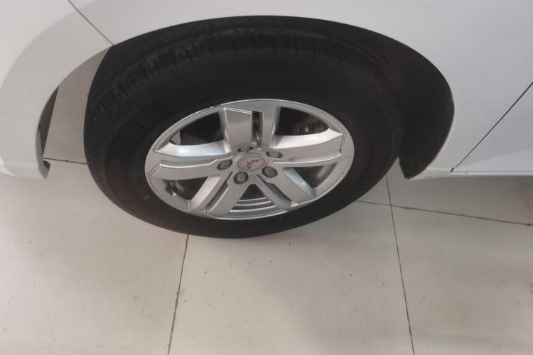 Used Wuling Hongguang PLUS 2019 1.5T Manual Comfort Version 7 Seats Exterior 4