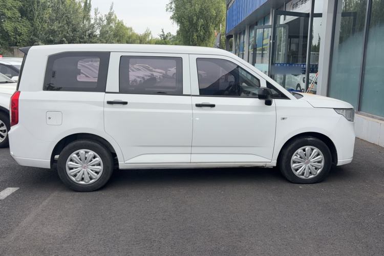 Used Wuling Hongguang PLUS 2019 1.5T Manual Standard Version 7 Seats Exterior 5