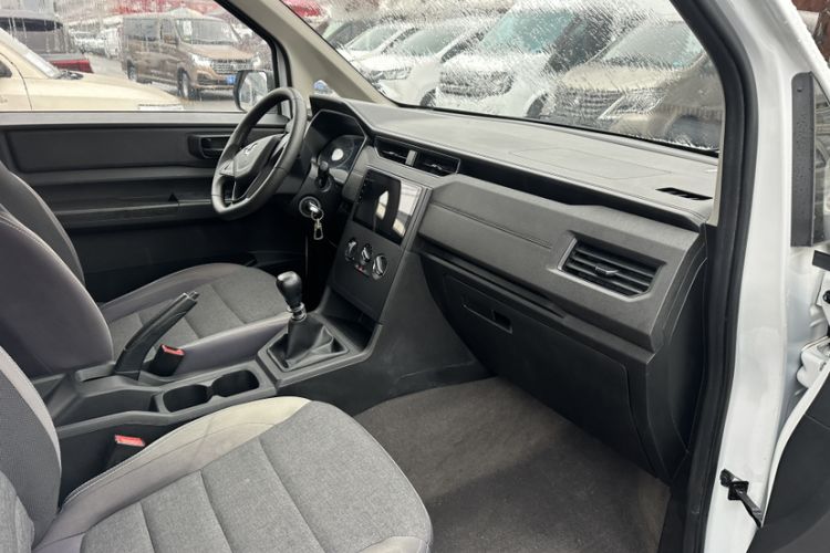 Used Wuling Hongguang PLUS 2019 1.5T Manual Standard Version 7 Seats Exterior 5