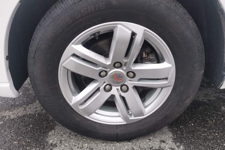 Used Wuling Hongguang PLUS 2019 1.5T Manual Luxury 7-Seater Exterior 8