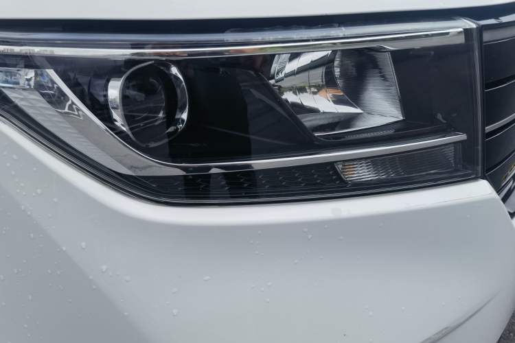 Used Wuling Hongguang PLUS 2019 1.5T Manual Luxury 7-Seater Exterior 8