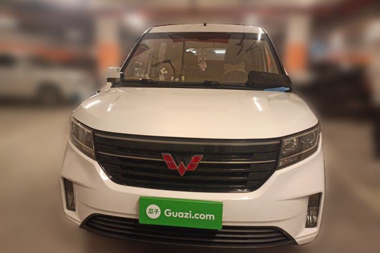 Used Wuling Hongguang PLUS 2019 1.5T Manual Luxury 7-Seater Front