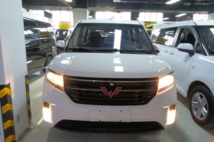 Used Wuling Hongguang PLUS 2019 1.5T Manual Luxury 7-Seater Front
