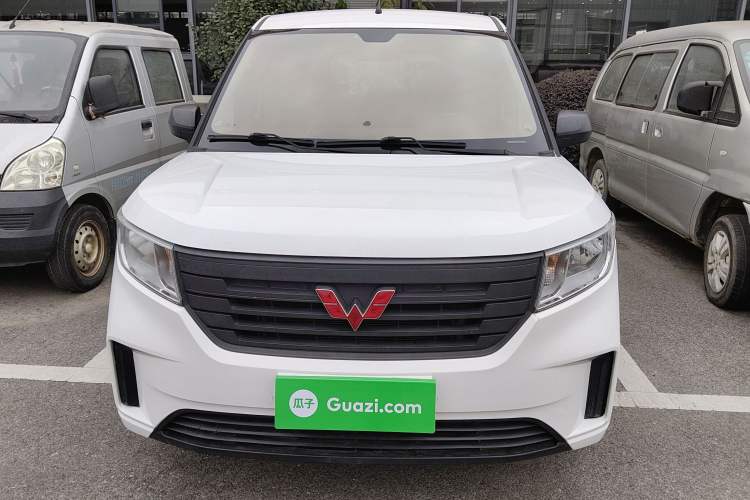 Used Wuling Hongguang PLUS 2019 1.5T Manual Standard Edition 5 Seats Front