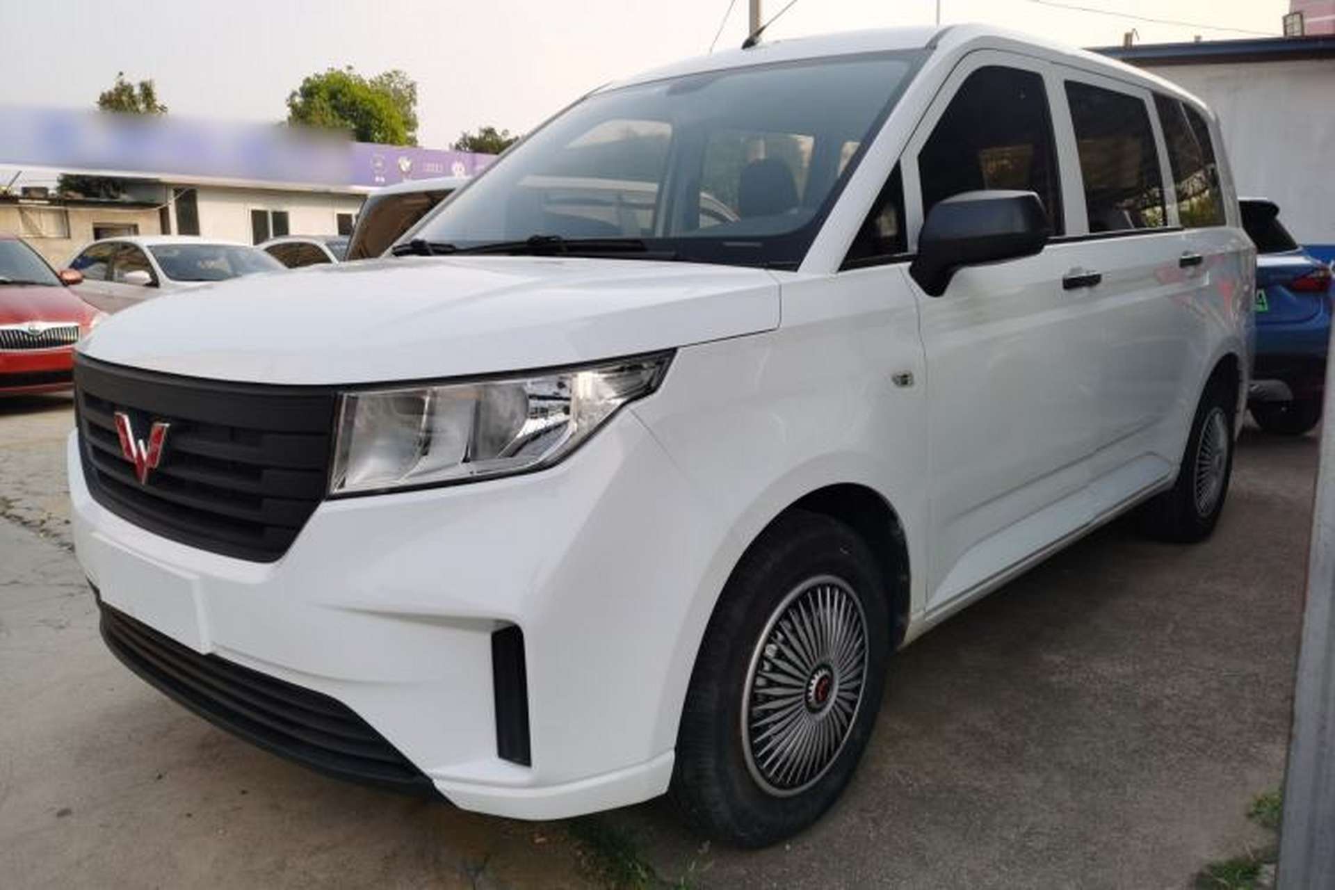 Used Wuling Hongguang PLUS 2019 1.5T Manual Standard Version 7 Seats Front Left 45 Deg