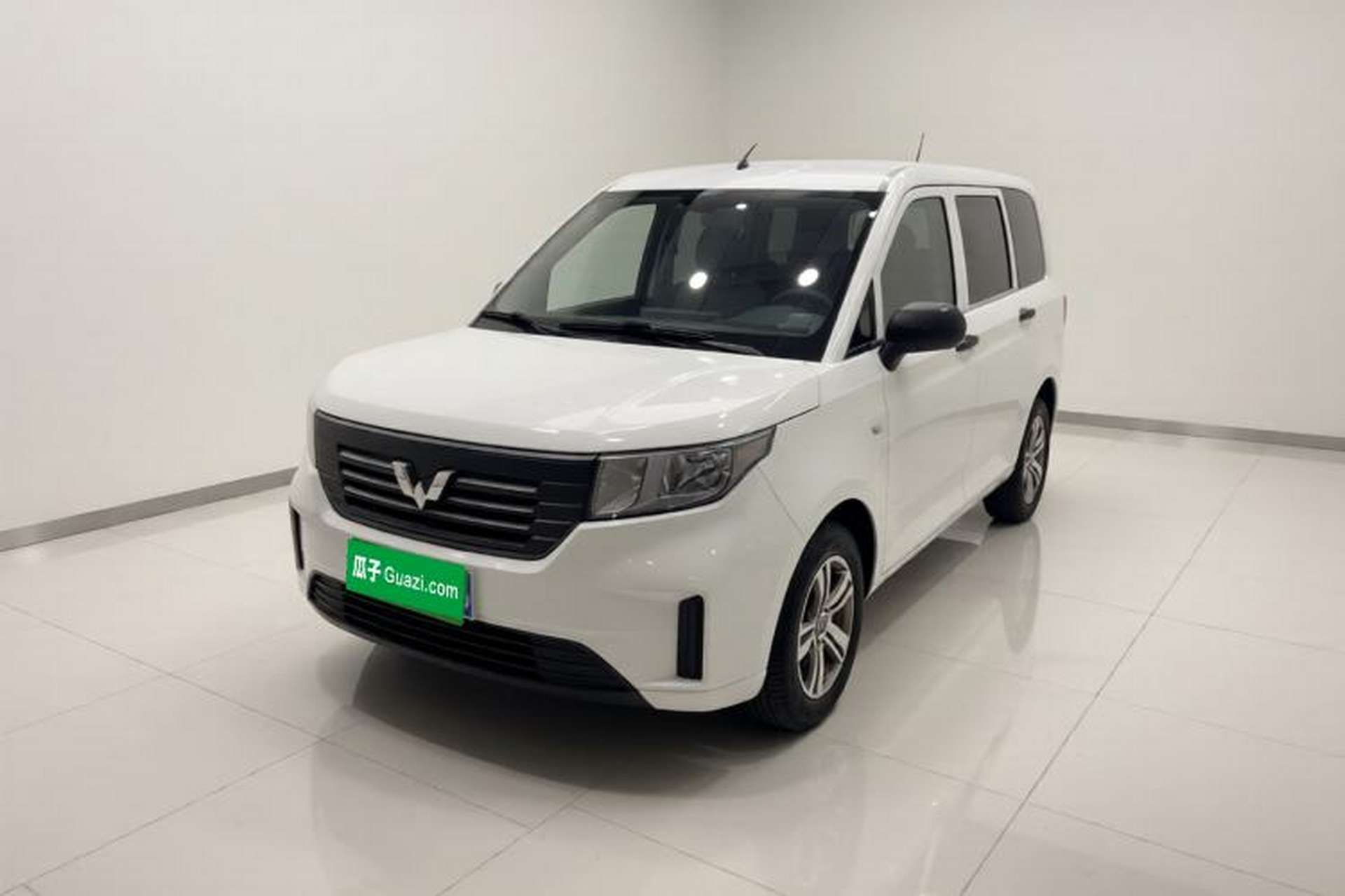Used Wuling Hongguang PLUS 2019 1.5T Manual Standard Version 7 Seats Front Left 45 Deg