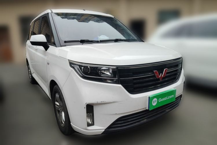 Used Wuling Hongguang PLUS 2019 1.5T Manual Luxury 7-Seater Front Right 45 Deg