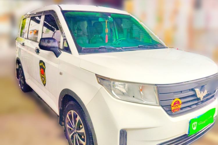 Used Wuling Hongguang PLUS 2019 1.5T Manual Standard Edition 5 Seats Front Right 45 Deg
