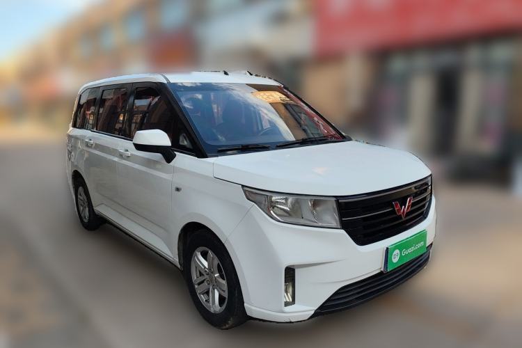 Used Wuling Hongguang PLUS 2019 1.5T Manual Comfort Version 7 Seats Front Right 45 Deg