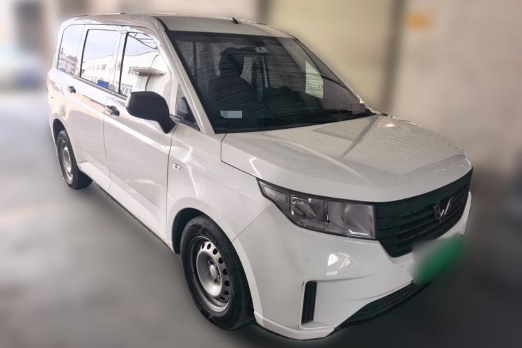 Used Wuling Hongguang PLUS 2019 1.5T Manual Standard Edition 5 Seats Front Right 45 Deg