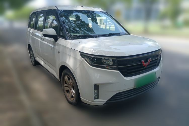 Used Wuling Hongguang PLUS 2019 1.5T Manual Luxury 7-Seater Front Right 45 Deg