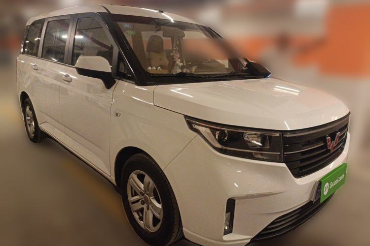 Used Wuling Hongguang PLUS 2019 1.5T Manual Luxury 7-Seater Front Right 45 Deg
