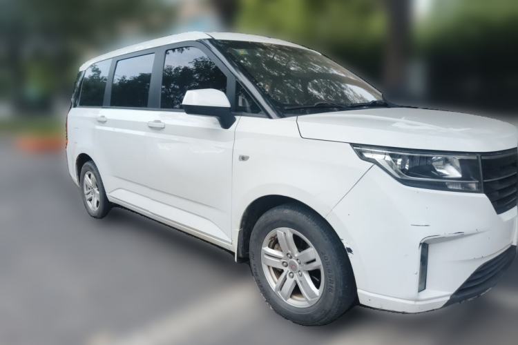 Used Wuling Hongguang PLUS 2019 1.5T Manual Luxury 7-Seater Front Right 45 Deg