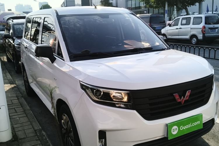 Used Wuling Hongguang PLUS 2019 1.5T Manual Standard Edition 5 Seats Front Right 45 Deg