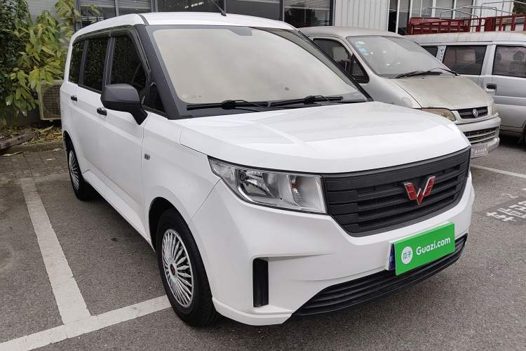 Used Wuling Hongguang PLUS 2019 1.5T Manual Standard Edition 5 Seats Front Right 45 Deg