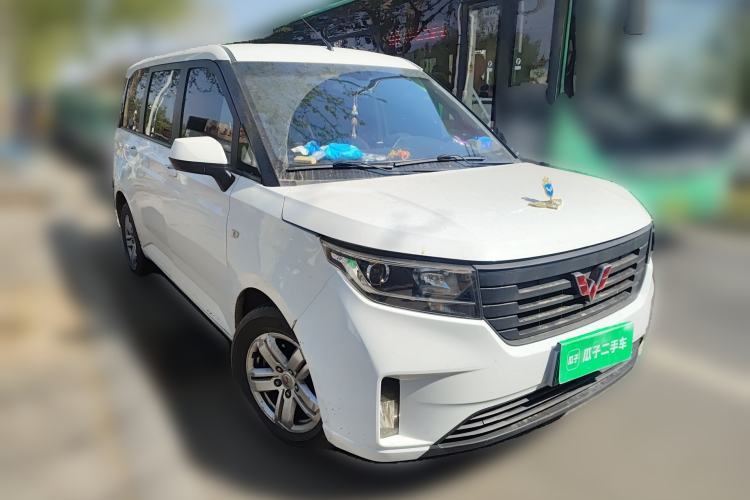 Used Wuling Hongguang PLUS 2019 1.5T Manual Luxury 7-Seater Front Right 45 Deg