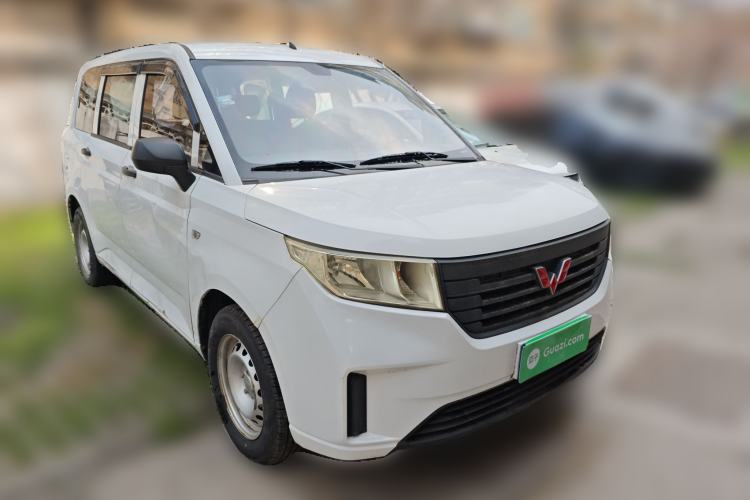 Used Wuling Hongguang PLUS 2019 1.5T Manual Standard Edition 5 Seats Front Right 45 Deg