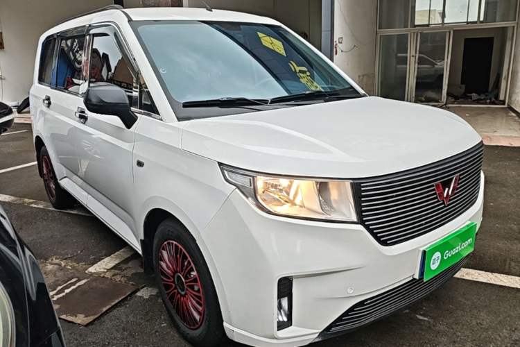 Used Wuling Hongguang PLUS 2019 1.5T Manual Standard Version 7 Seats Front Right 45 Deg