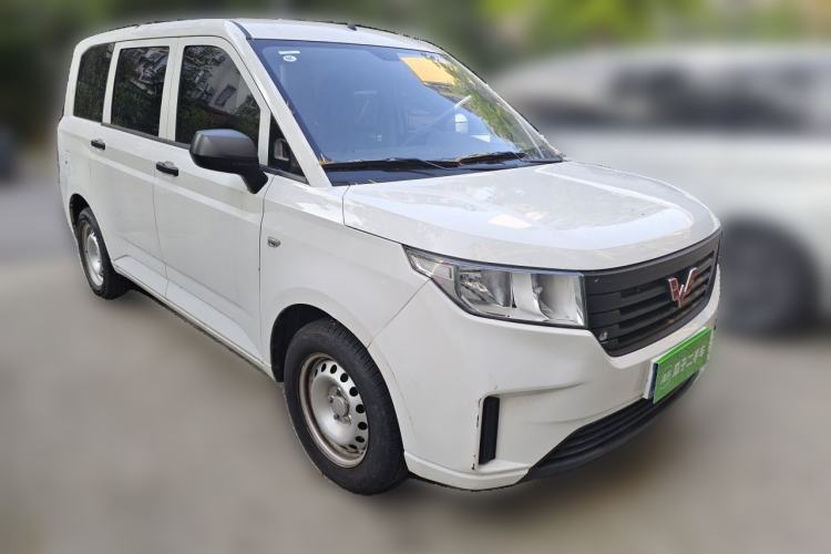 Used Wuling Hongguang PLUS 2019 1.5T Manual Standard Edition 5 Seats Front Right 45 Deg
