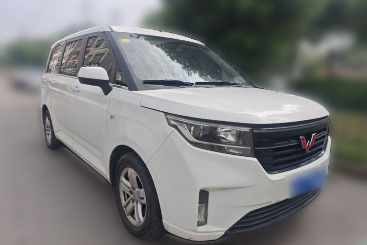 Used Wuling Hongguang PLUS 2019 1.5T Manual Luxury 7-Seater Front Right 45 Deg