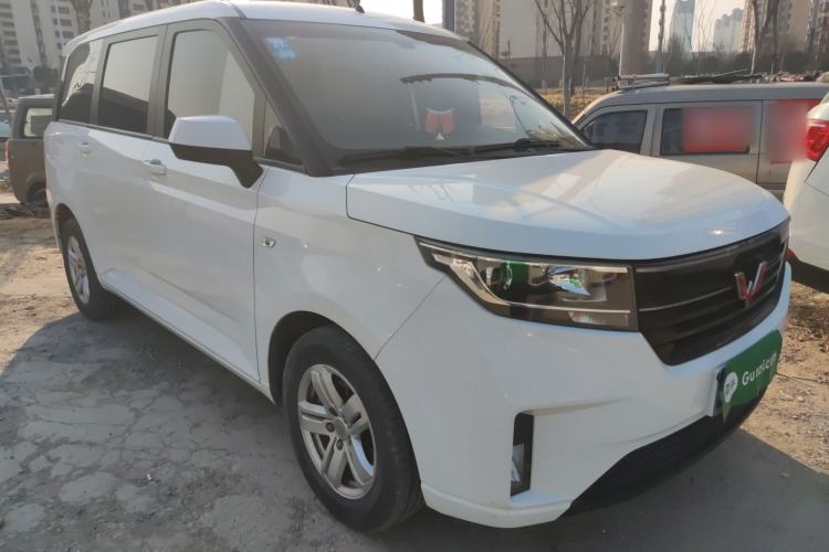 Used Wuling Hongguang PLUS 2019 1.5T Manual Luxury 7-Seater Front Right 45 Deg