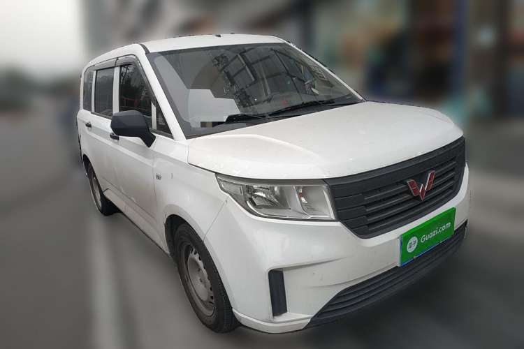 Used Wuling Hongguang PLUS 2019 1.5T Manual Standard Edition 5 Seats Front Right 45 Deg