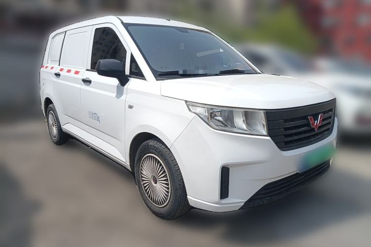 Used Wuling Hongguang PLUS 2019 1.5T Manual Wealthy Version 2 Seats Front Right 45 Deg