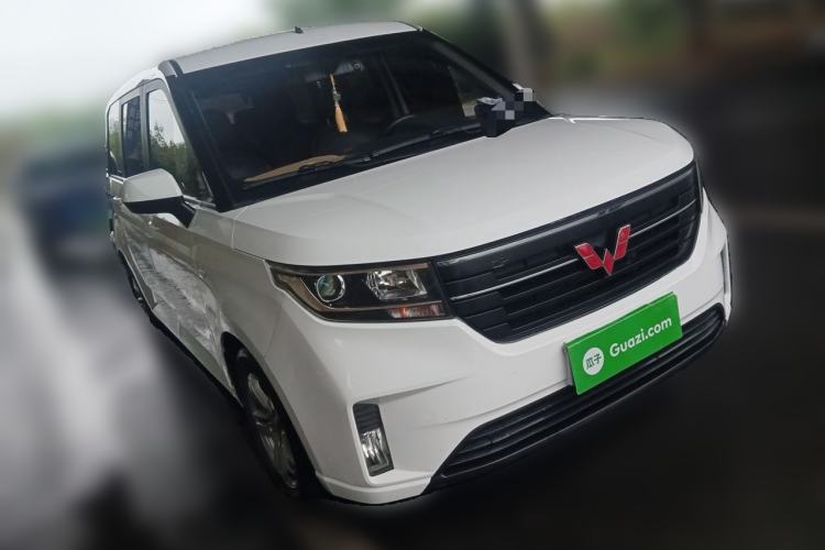 Used Wuling Hongguang PLUS 2019 1.5T Manual Luxury 7-Seater Front Right 45 Deg