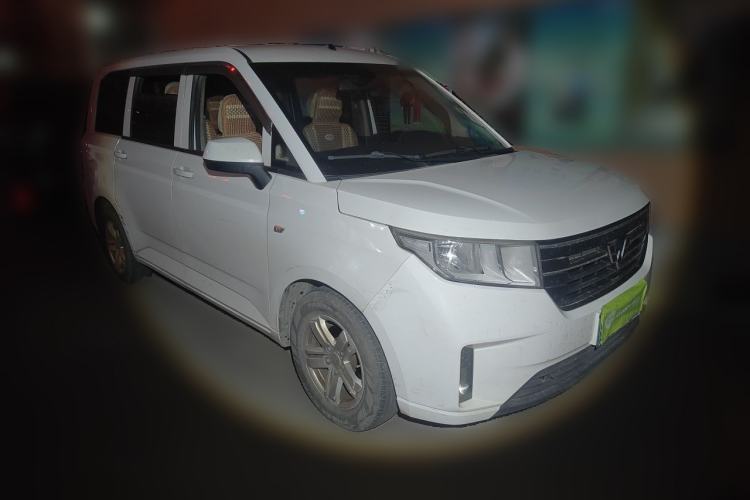 Used Wuling Hongguang PLUS 2019 1.5T Manual Comfort Version 7 Seats Front Right 45 Deg