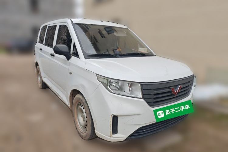 Used Wuling Hongguang PLUS 2019 1.5T Manual Standard Version 7 Seats Front Right 45 Deg