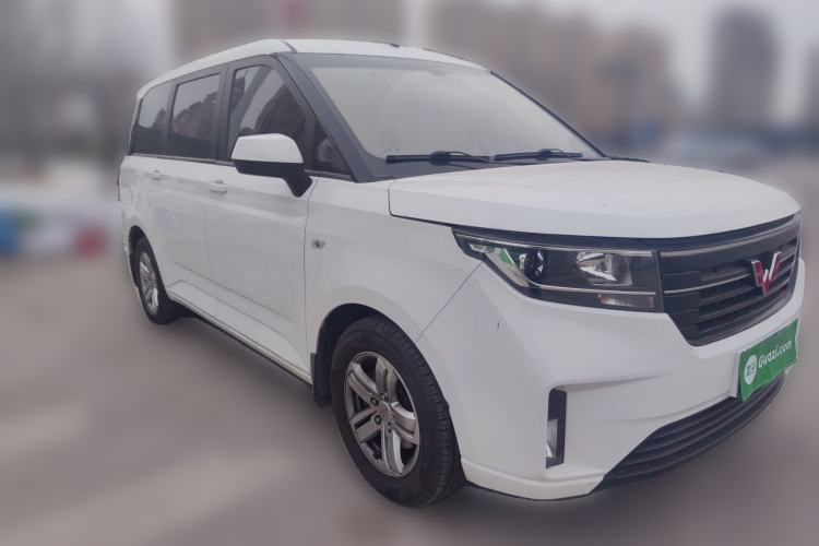 Used Wuling Hongguang PLUS 2019 1.5T Manual Luxury 7-Seater Front Right 45 Deg