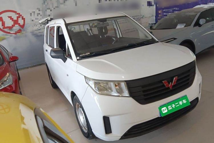 Used Wuling Hongguang PLUS 2019 1.5T Manual Standard Version 7 Seats Front Right 45 Deg