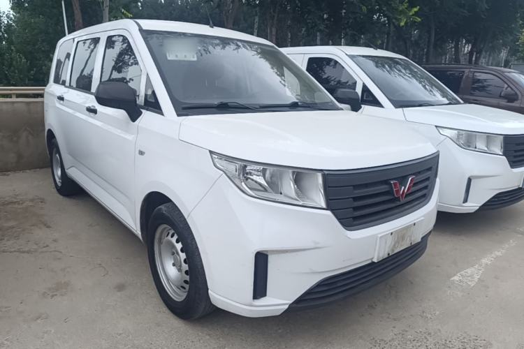 Used Wuling Hongguang PLUS 2019 1.5T Manual Standard Edition 5 Seats Front Right 45 Deg