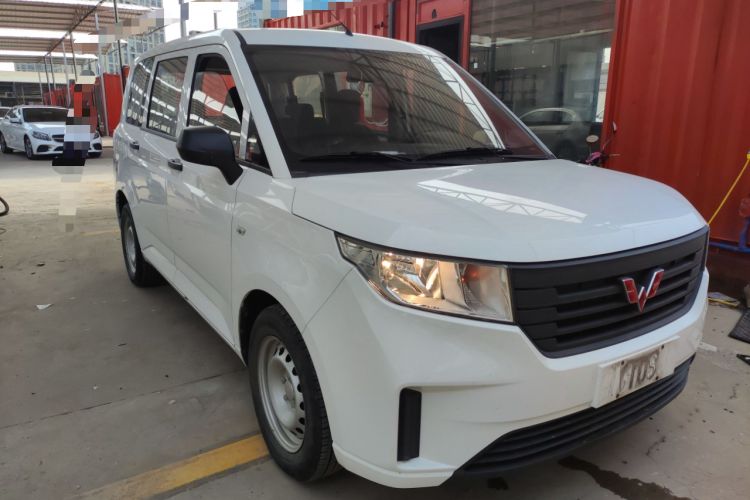 Used Wuling Hongguang PLUS 2019 1.5T Manual Standard Edition 5 Seats Front Right 45 Deg