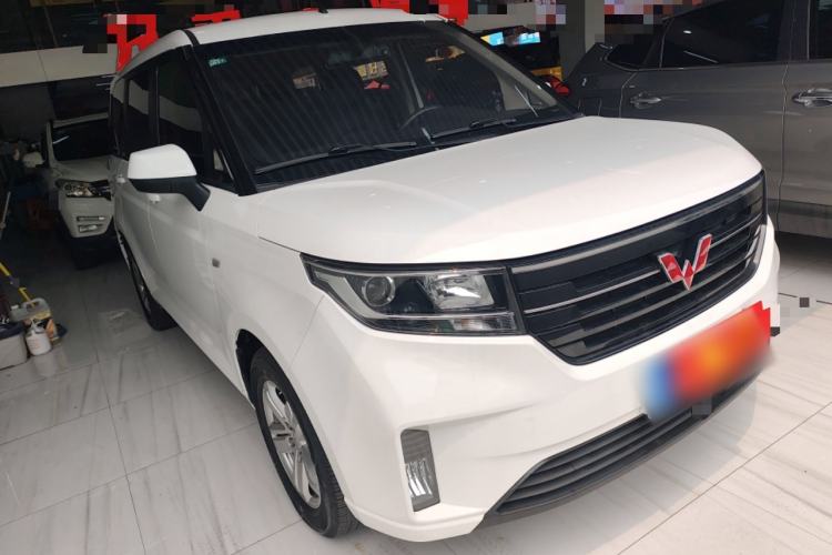 Used Wuling Hongguang PLUS 2019 1.5T Manual Luxury 7-Seater Front Right 45 Deg