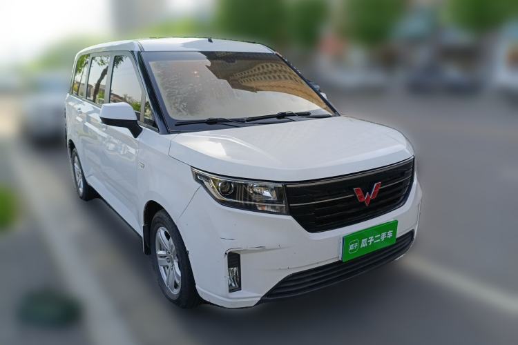Used Wuling Hongguang PLUS 2019 1.5T Manual Luxury 7-Seater Front Right 45 Deg