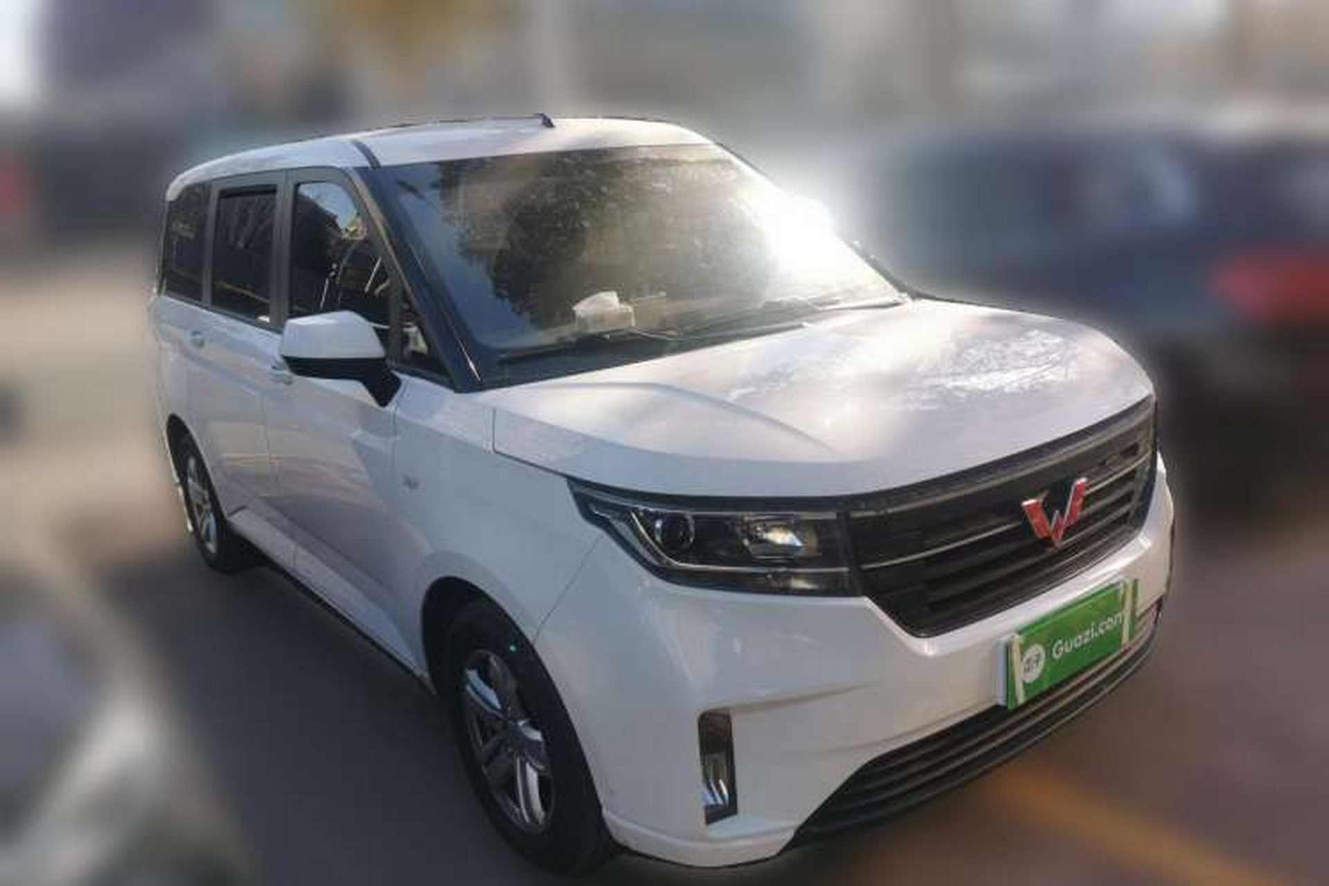 Used Wuling Hongguang PLUS 2019 1.5T Manual Luxury 7-Seater Front Right 45 Deg