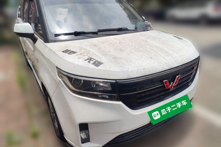 Used Wuling Hongguang PLUS 2019 1.5T Manual Luxury 7-Seater Front Right 45 Deg