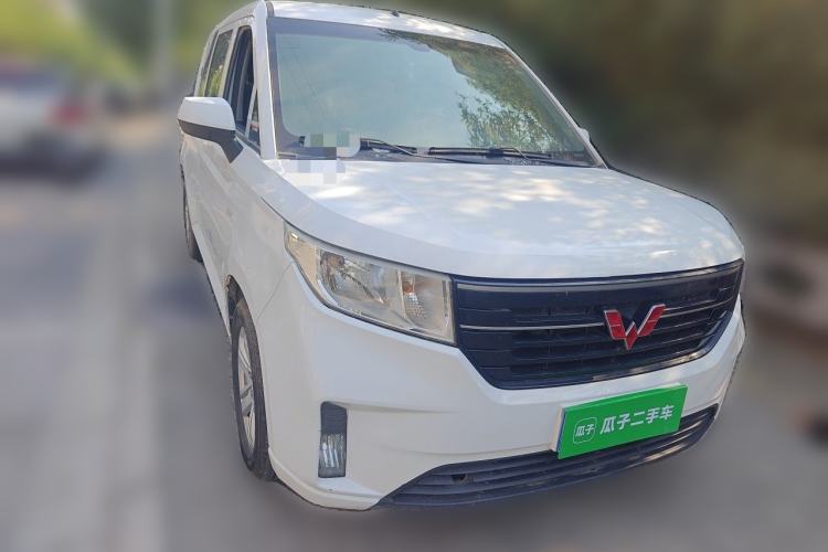 Used Wuling Hongguang PLUS 2019 1.5T Manual Comfort Version 7 Seats Front Right 45 Deg
