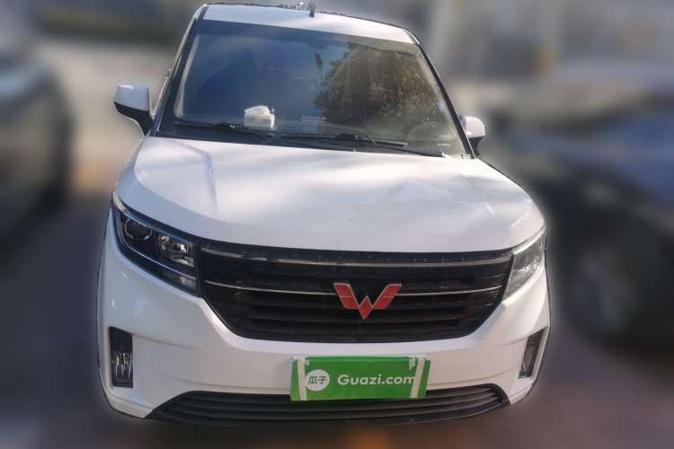 Used Wuling Hongguang PLUS 2019 1.5T Manual Luxury 7-Seater Front