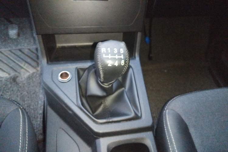 Used Wuling Hongguang PLUS 2019 1.5T Manual Wealthy Version 2 Seats Gear Lever