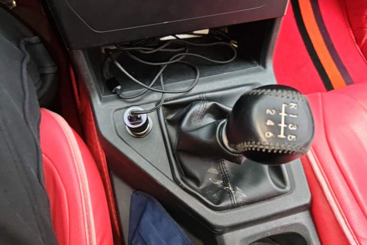 Used Wuling Hongguang PLUS 2019 1.5T Manual Standard Version 7 Seats Gear Lever