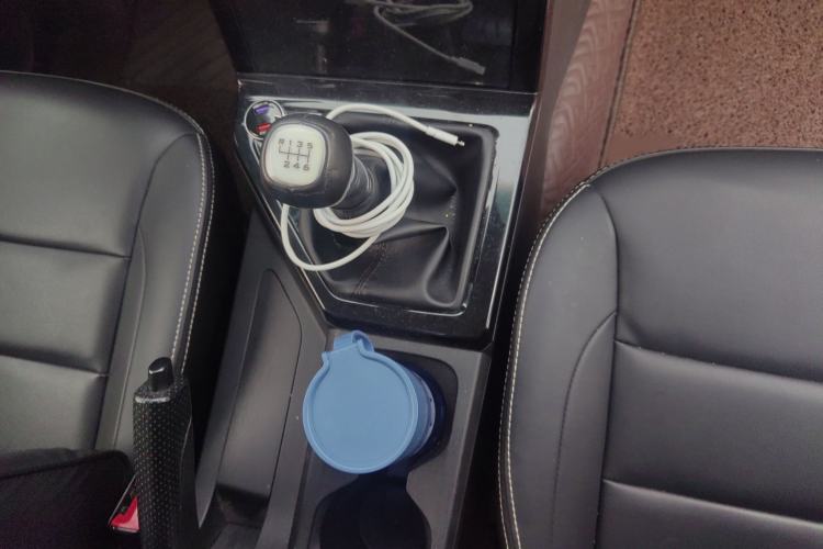 Used Wuling Hongguang PLUS 2019 1.5T Manual Luxury 7-Seater Gear Lever