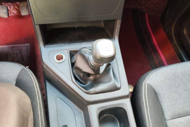 Used Wuling Hongguang PLUS 2019 1.5T Manual Comfort Version 7 Seats Gear Lever